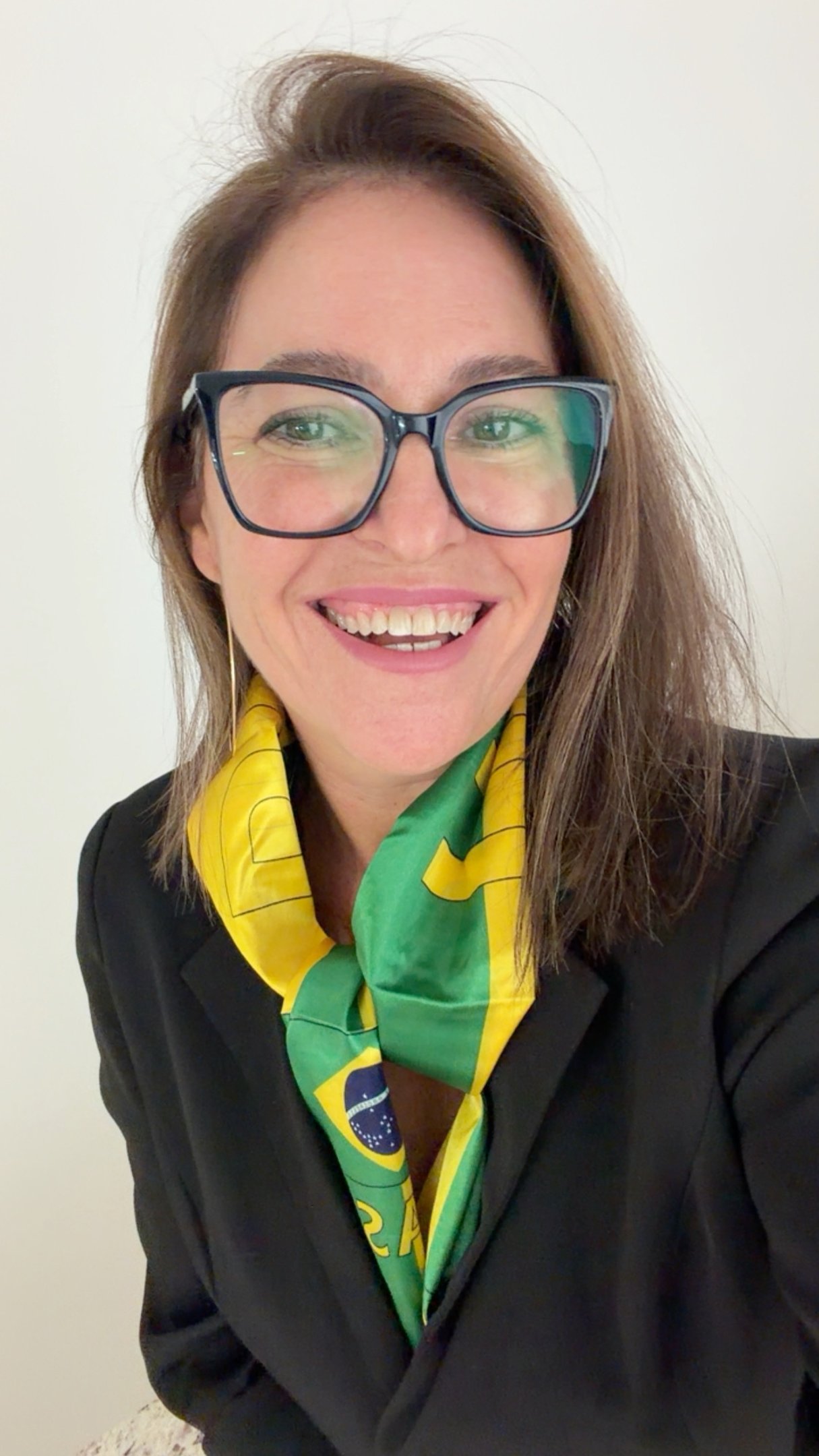 Semijoias Temáticas do Brasil: Como Lucrar Mais em Períodos de Copa