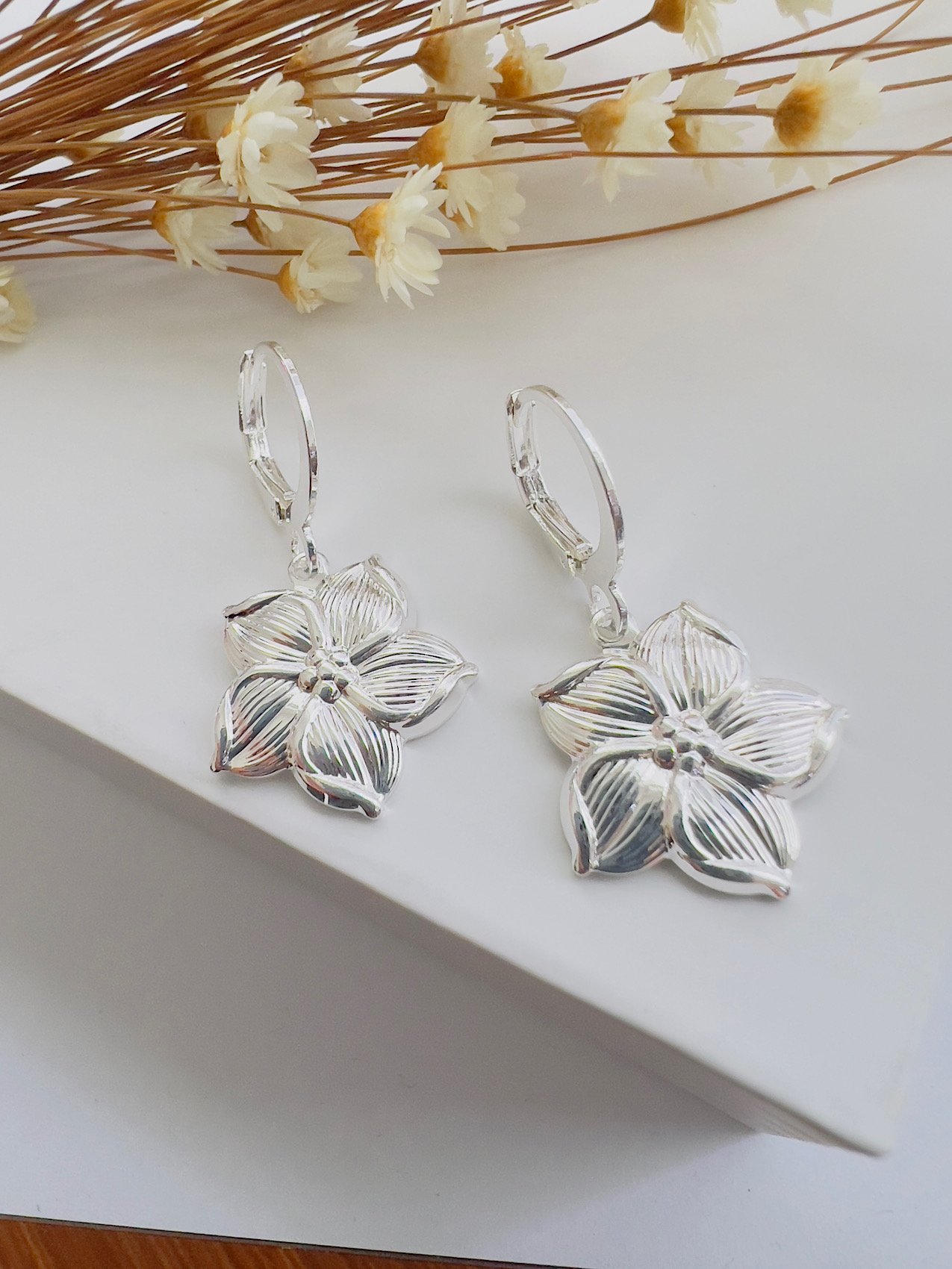 Argolinha Folheada Flor PRATA 248