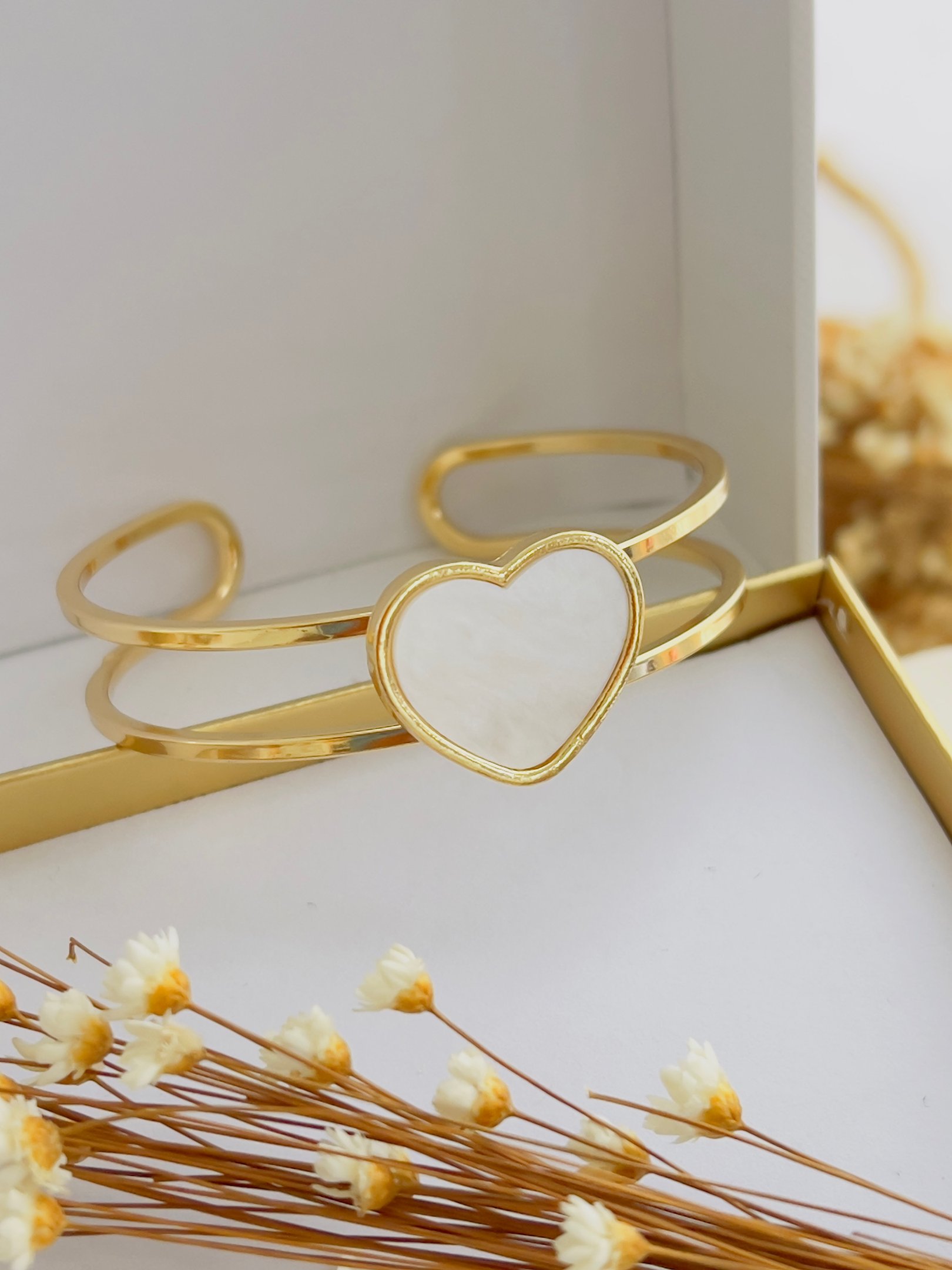 Bracelete Dourado Bijuteria Coração Perolado 9242