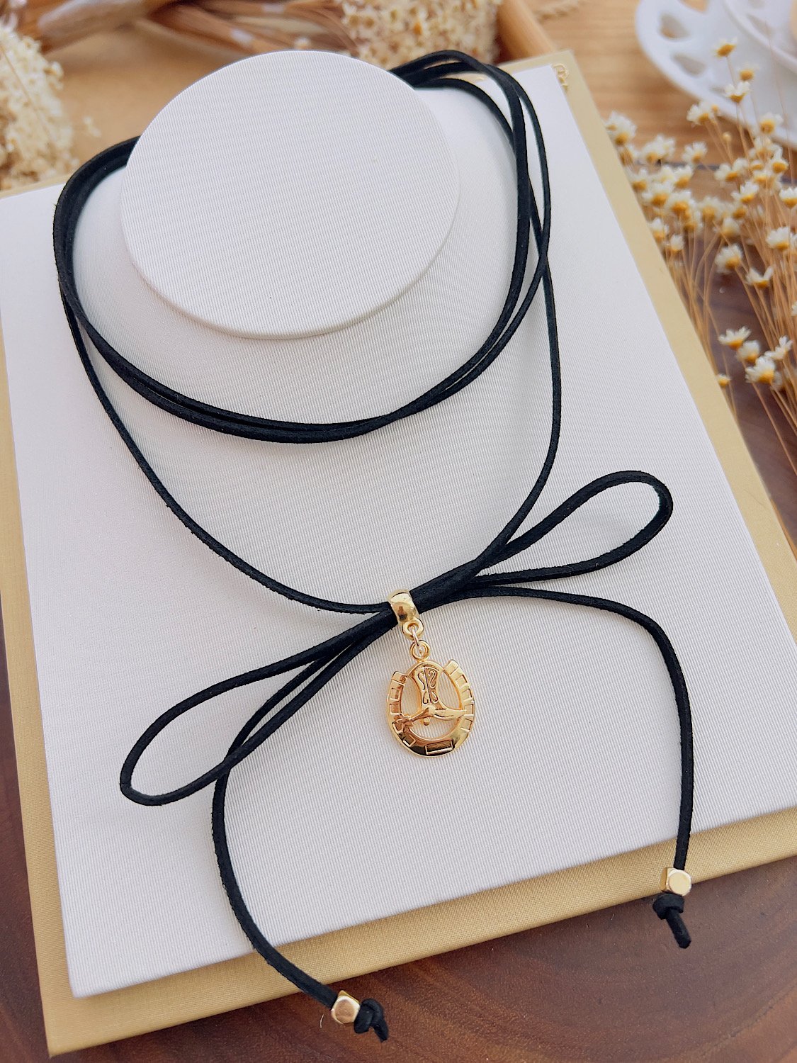 Choker Courinho Preto Bota 8974