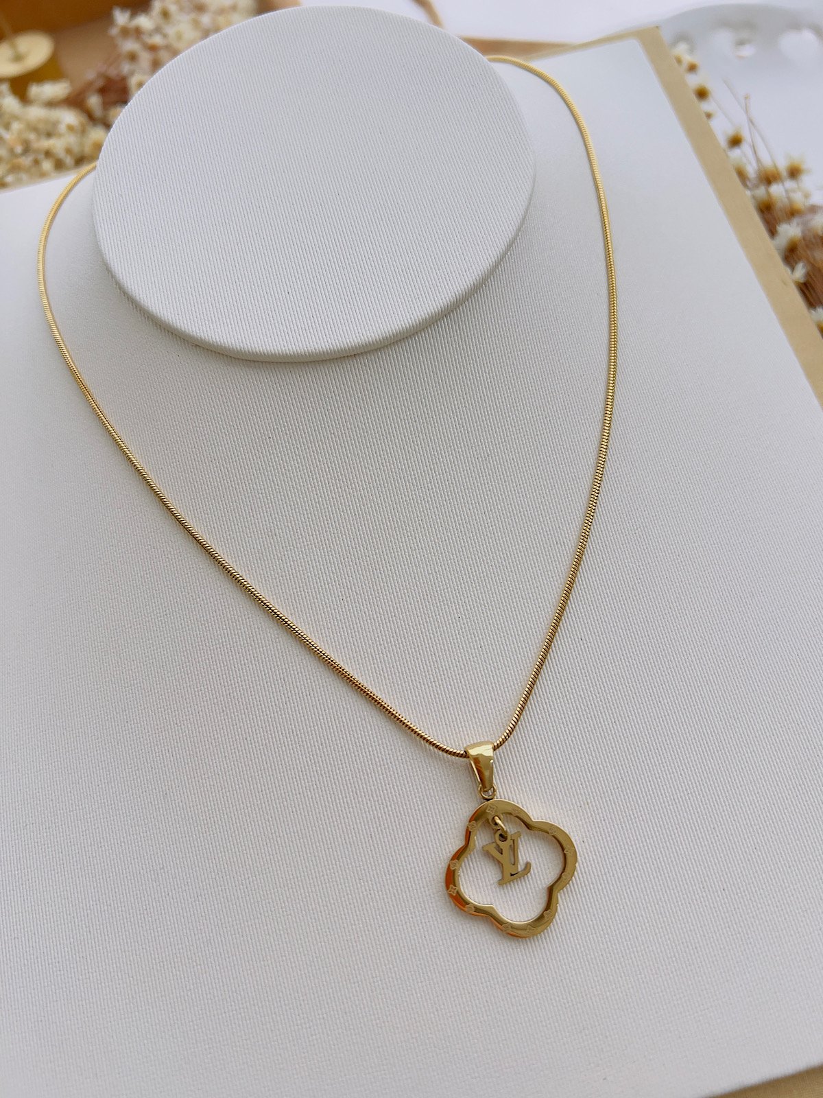 Colar Aço Inoxidável Inspiração Dourado 8677