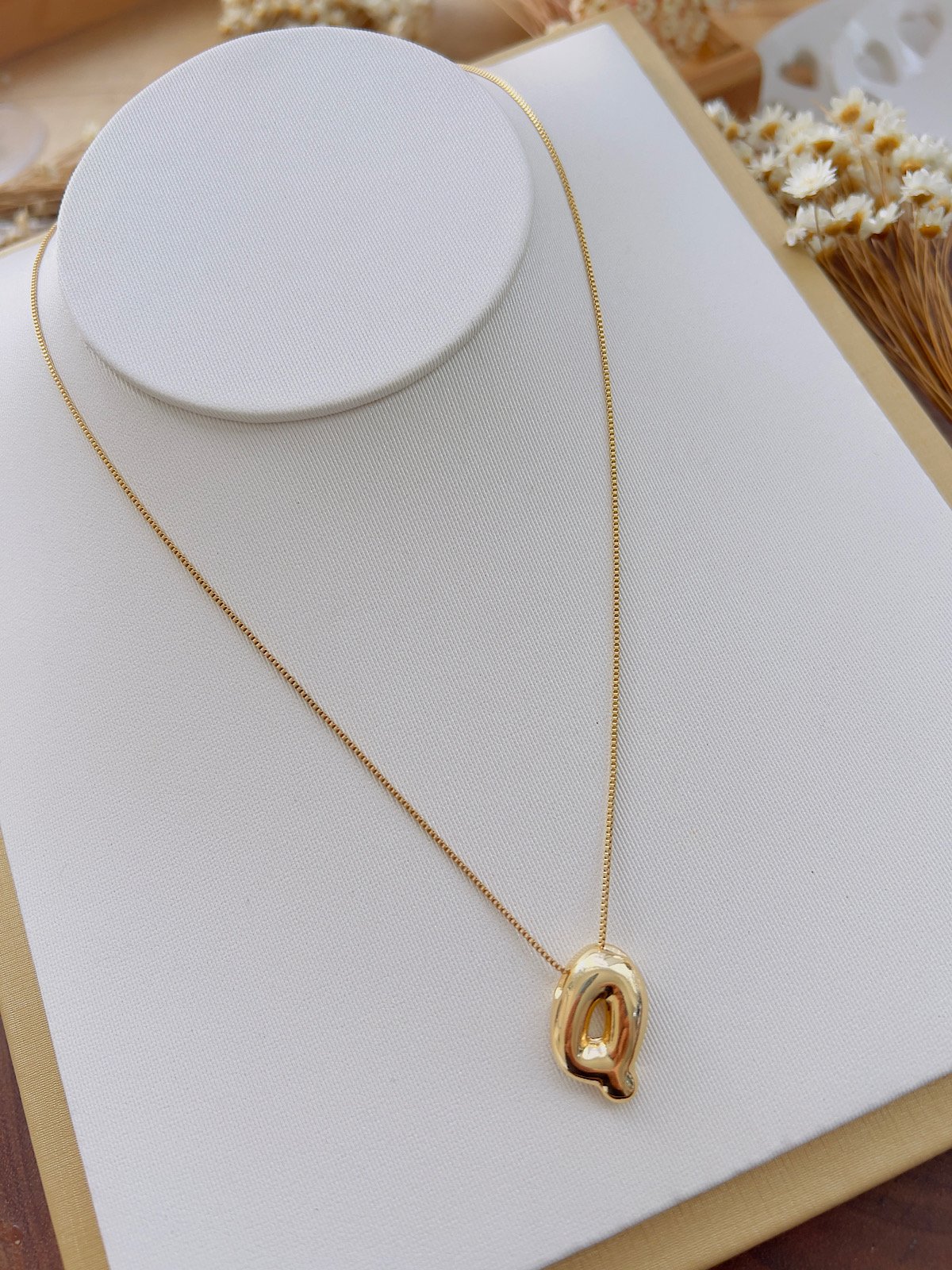 Colar Folheado a Ouro Bubble Letra Q 5562