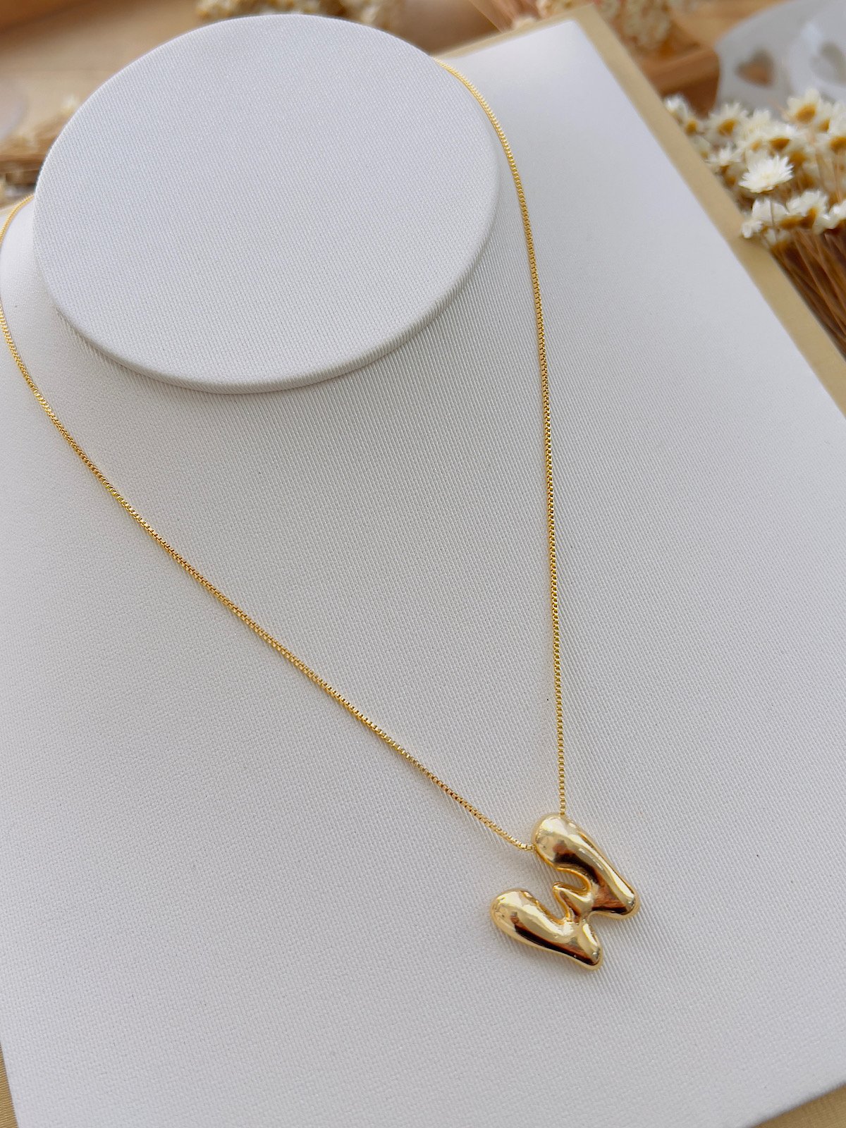 Colar Folheado a Ouro Bubble Letra W 5563