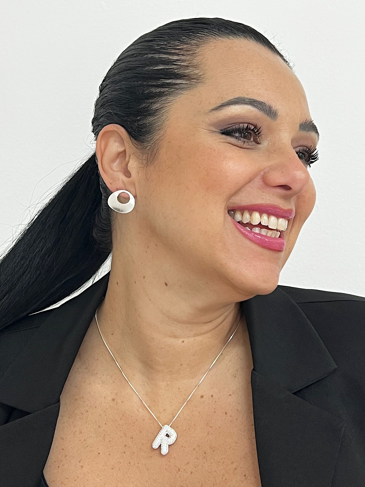 Colar Folheado a Prata Bubble Cravejado Letra R 6844