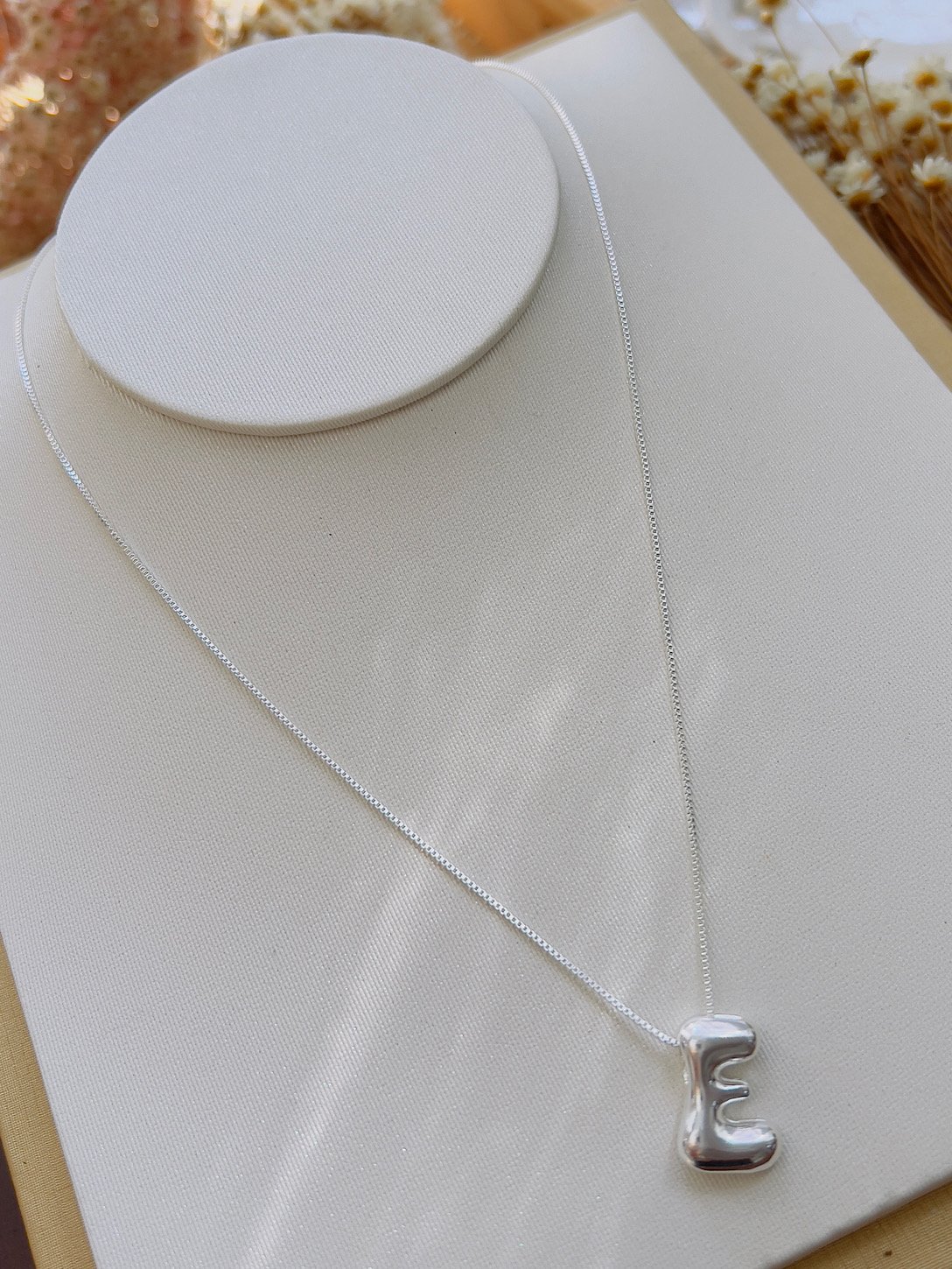 Colar Folheado a Prata Bubble Letra E 5361