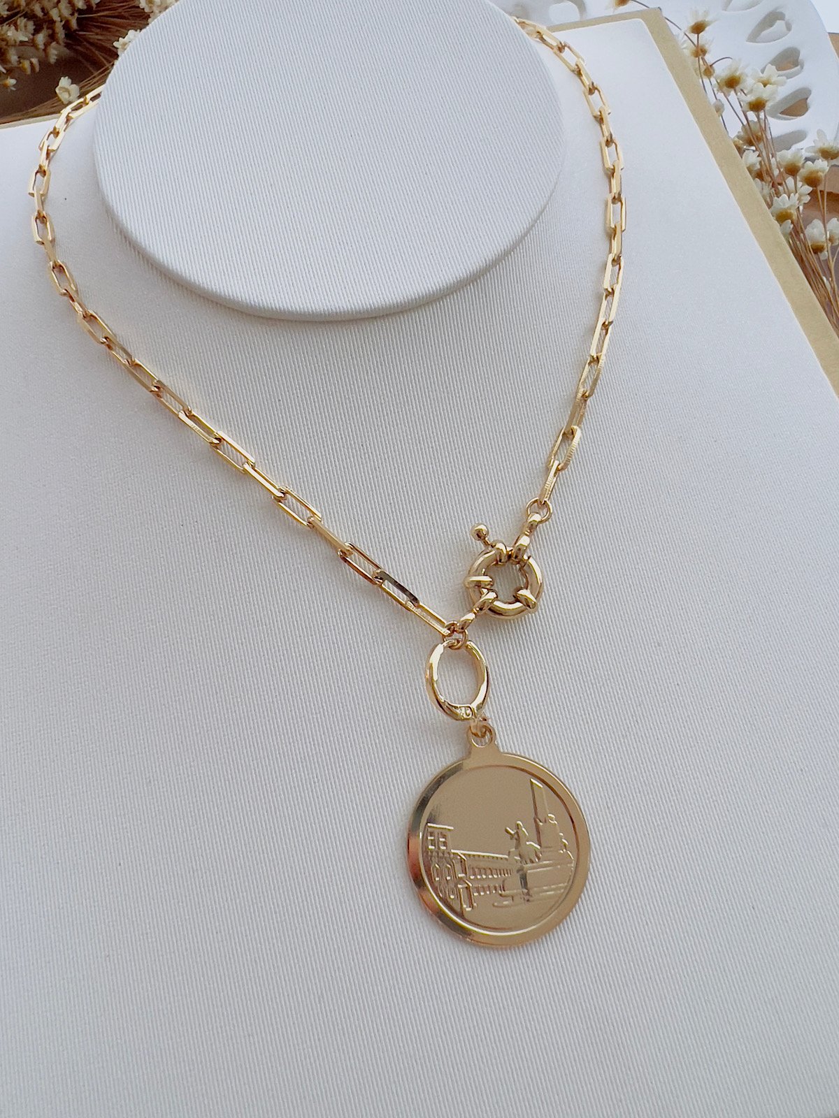 Colar Semijoia Cartier Moeda DOURADO 7988