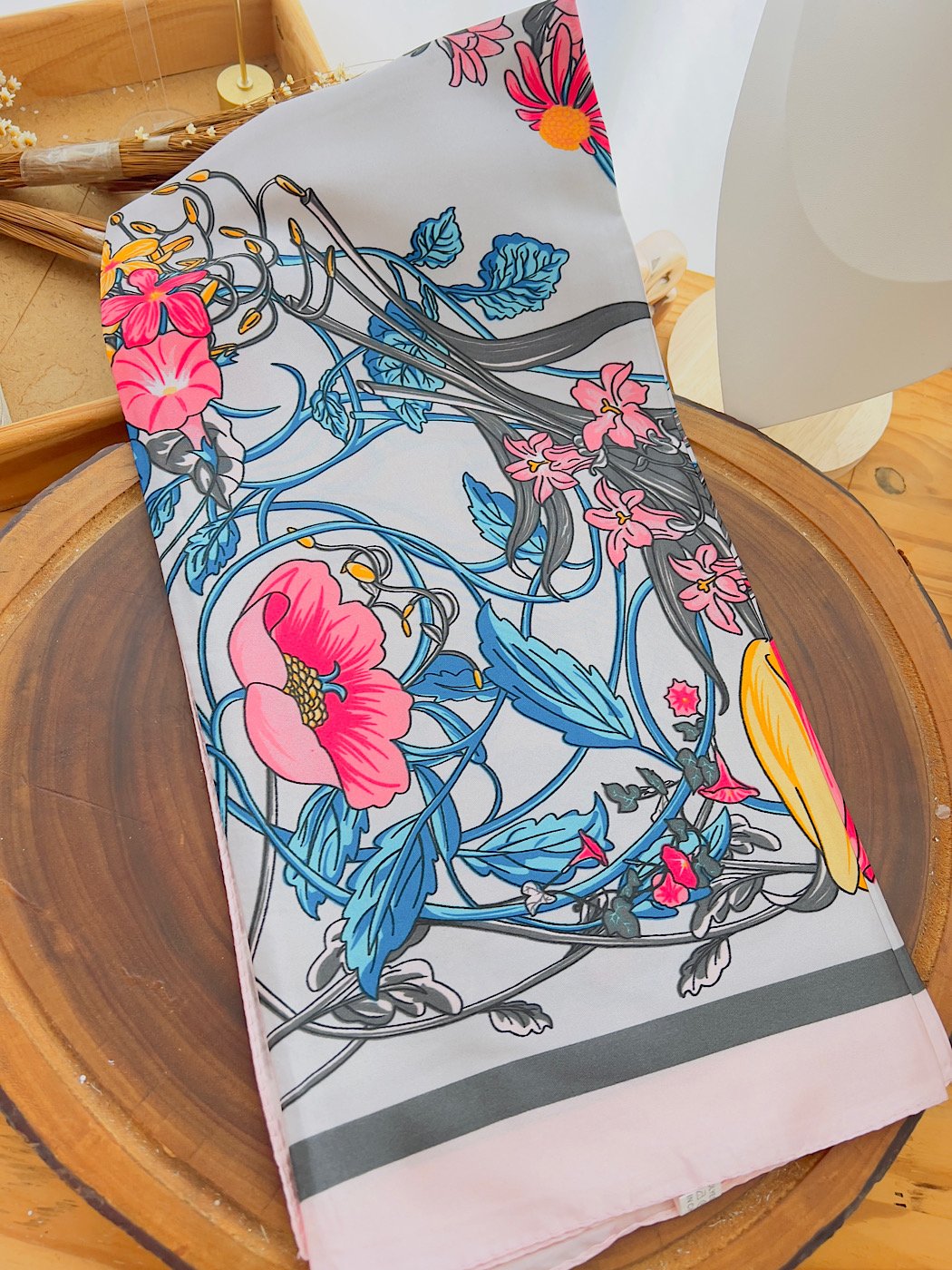 Lenço Cetim Estampado Floral 9072