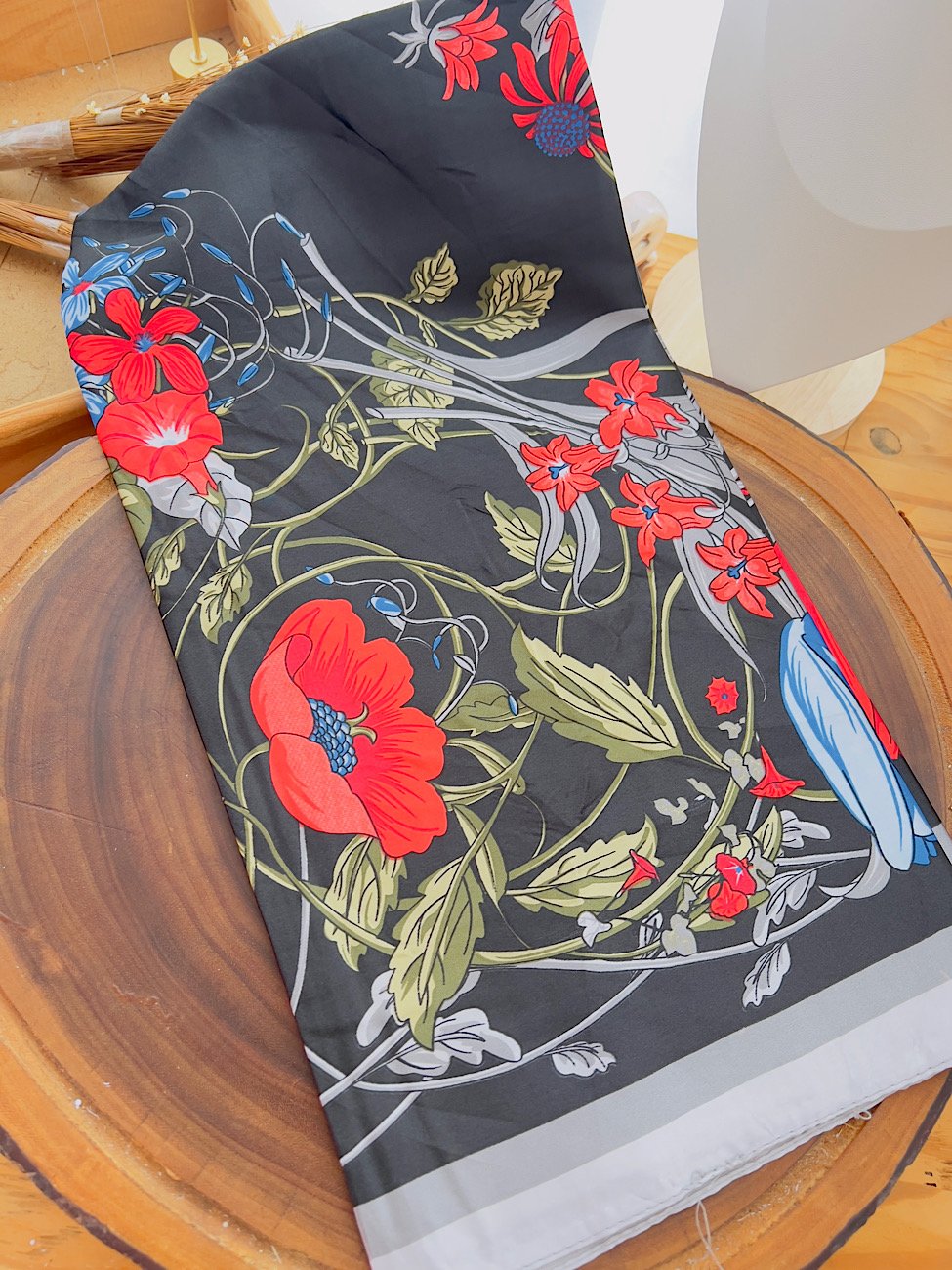 Lenço Cetim Estampado Floral 9075