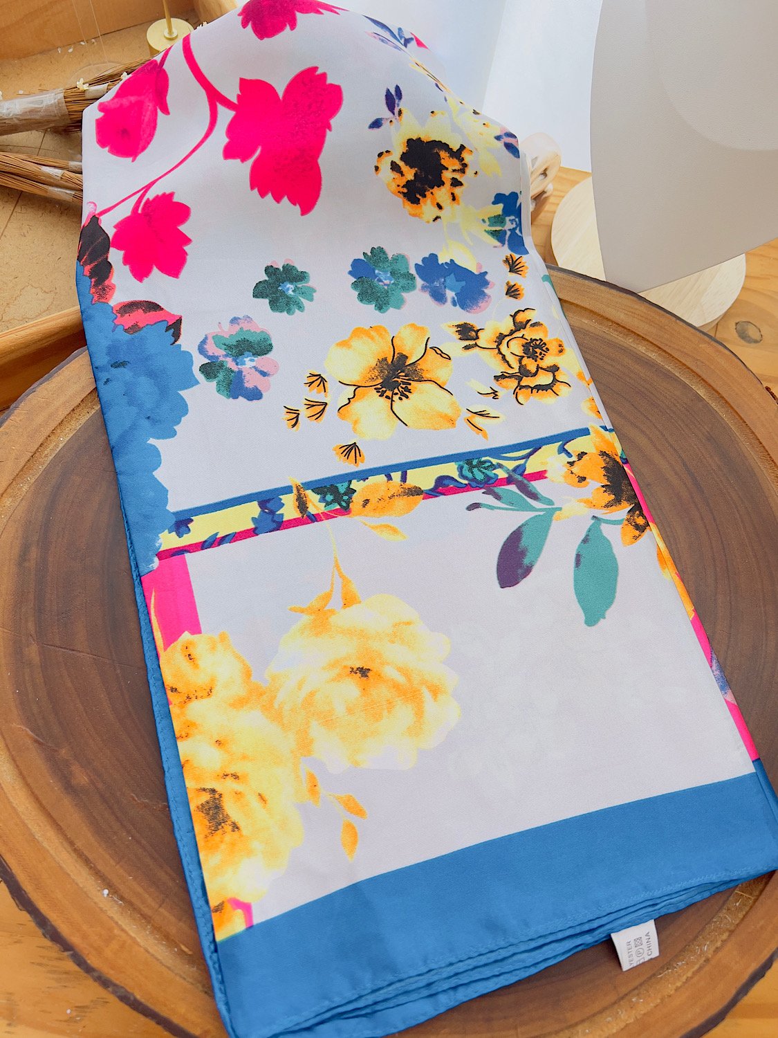 Lenço Cetim Estampado Floral 9080