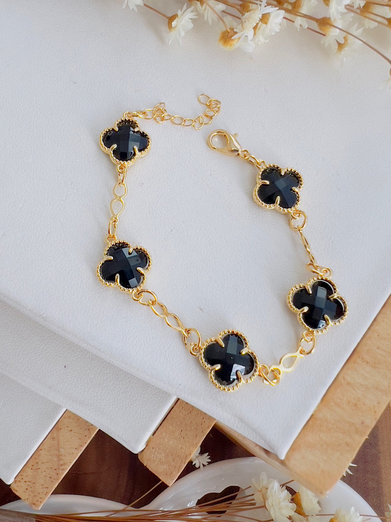 Pulseira Folheado a Ouro Inspiração Virginia Preto 6111